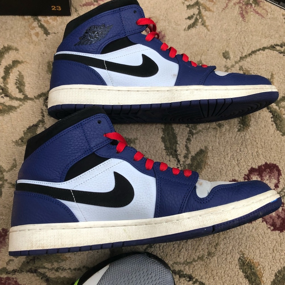 Jordan 1 mid
